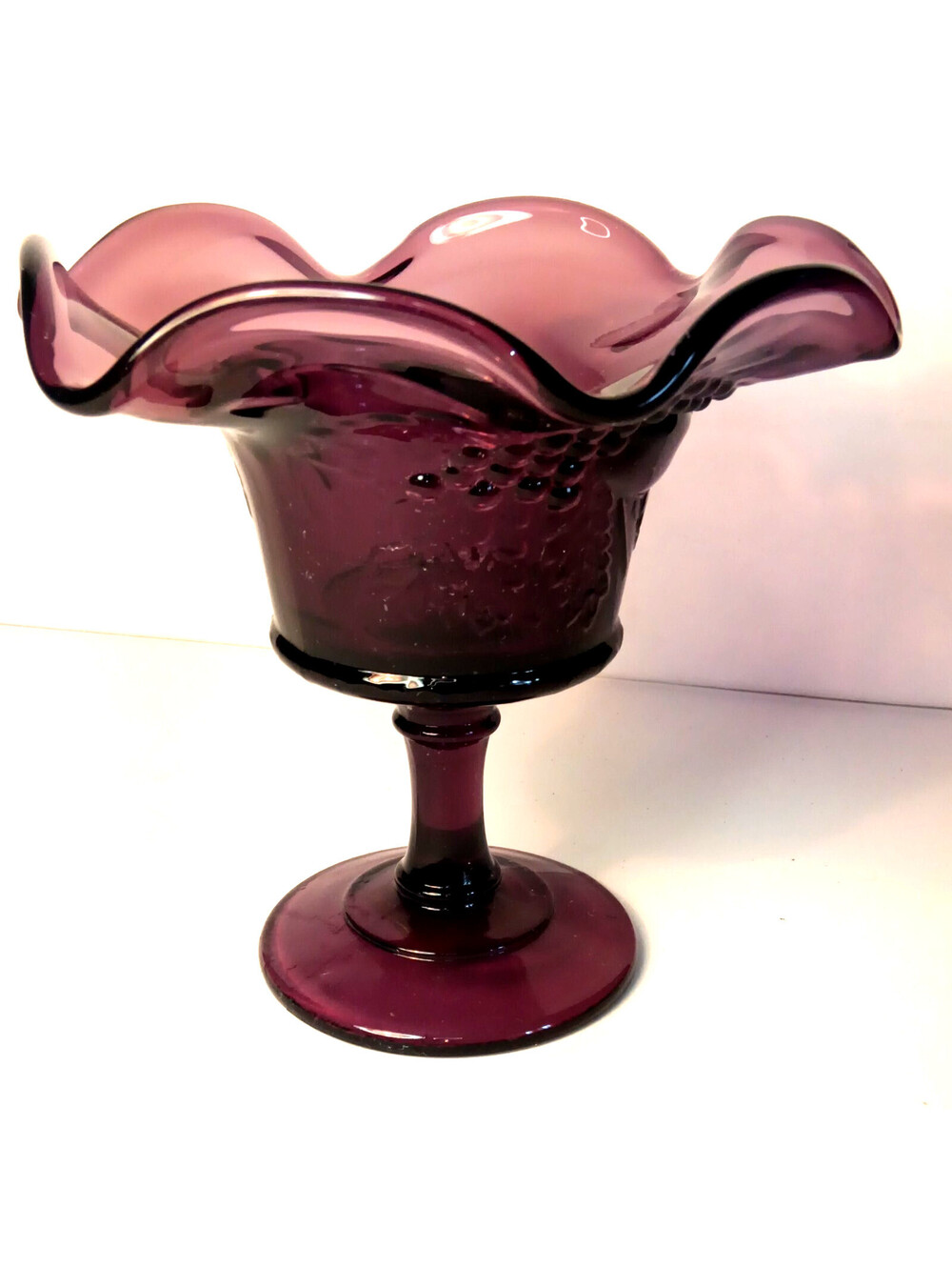 Vintage Indiana Glass Amethyst Purple Harvest Grape Pedestal Compote Bowl MINT